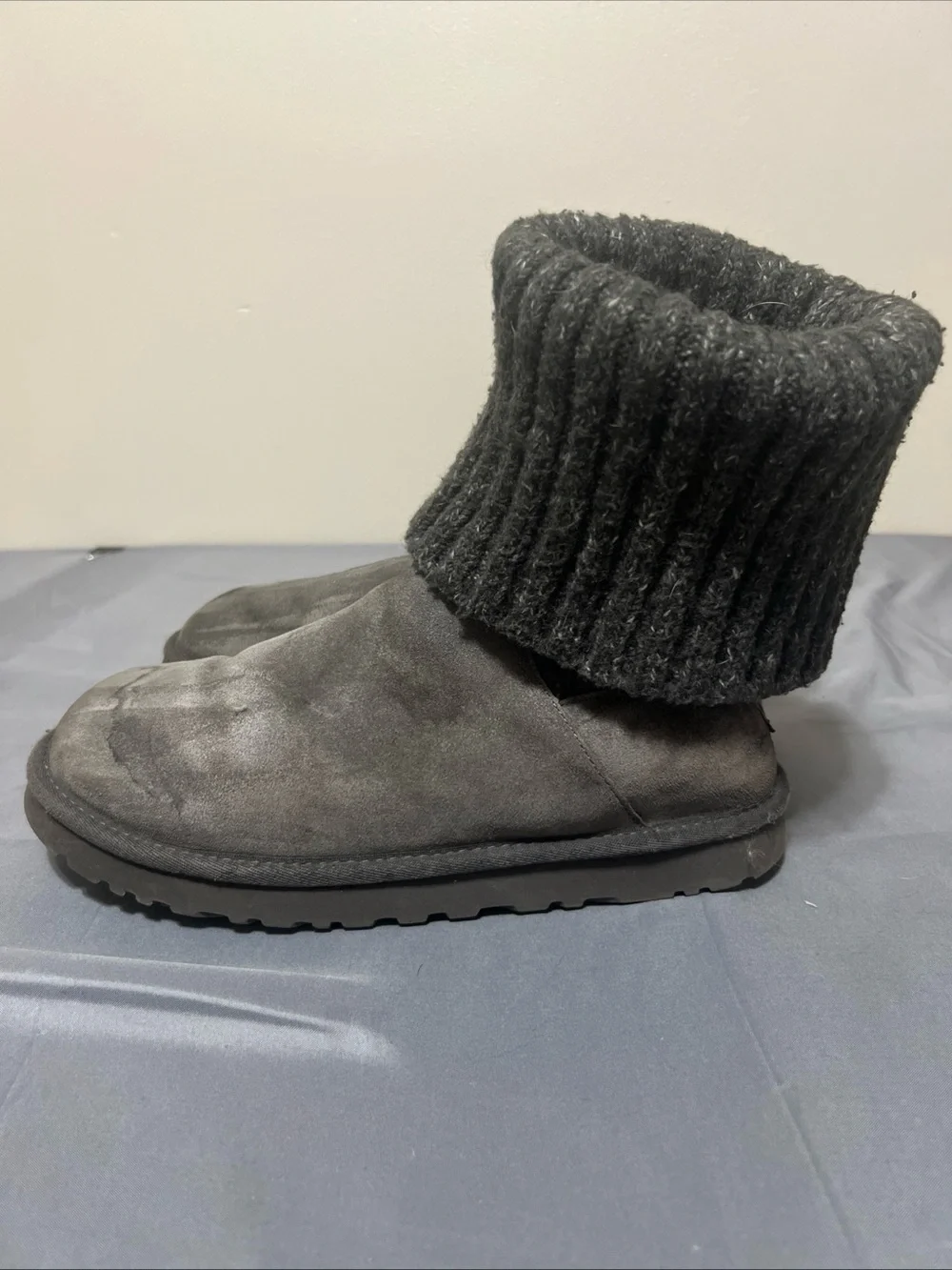UGG Australia Classic Cardy Knit Grey Suede Sheepskin Boots Womens Size 10